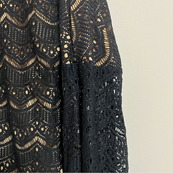 Lace bell sleeved bodysuit in black size US XS- M boutique- One teaspoon - Picture 6 of 11